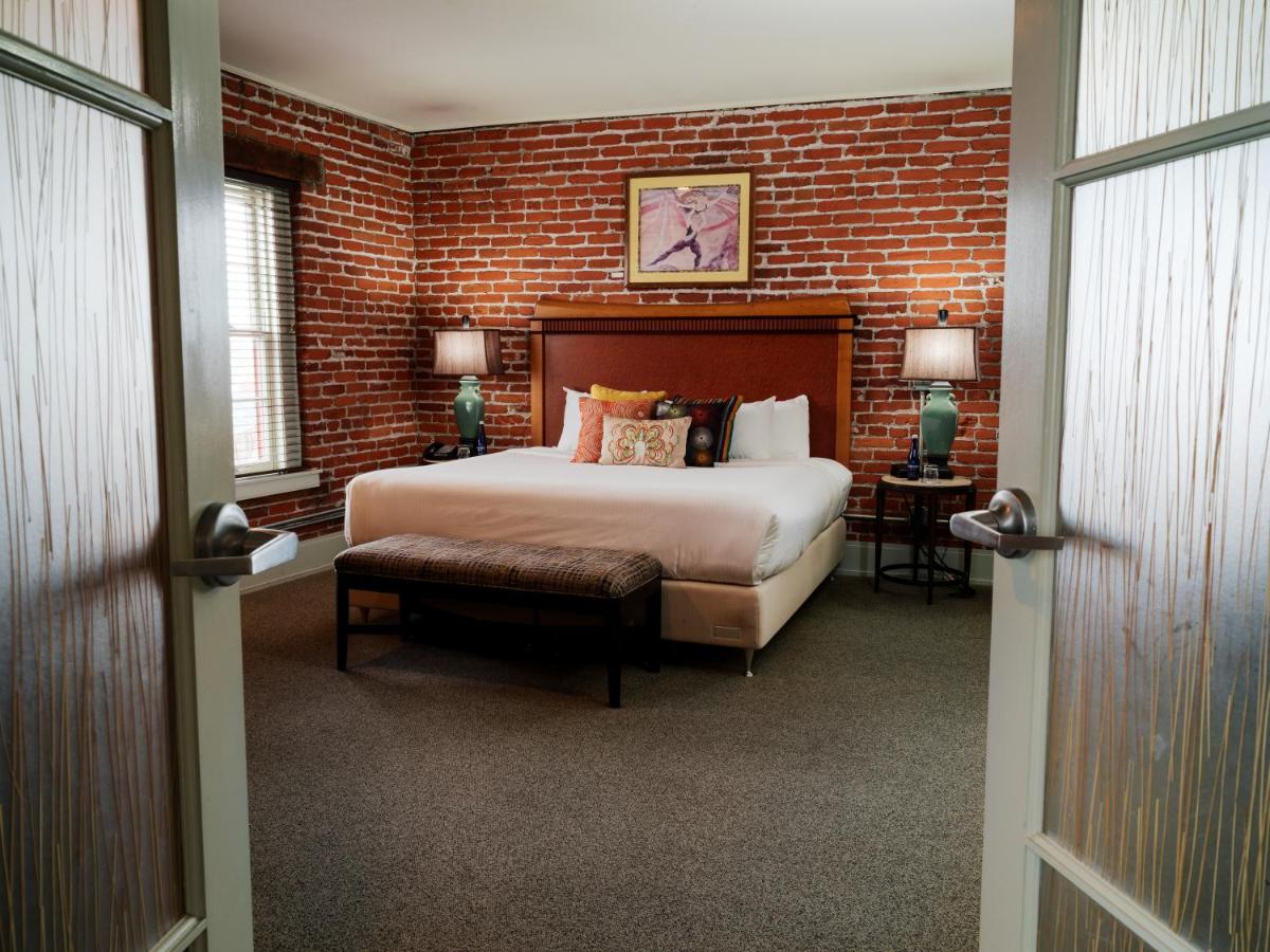 Suite with Hot Tub at Lancaster Arts Hotel