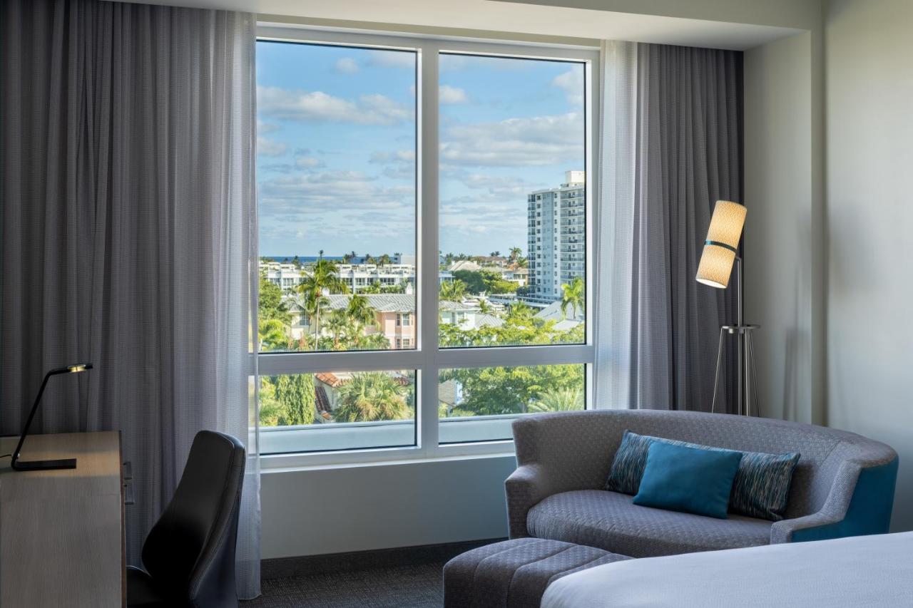 Guest room, 1 King, Sofa bed, Coastline view at Courtyard by Marriott Delray Beach