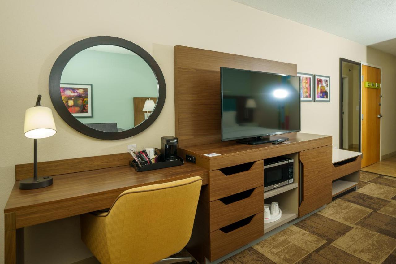 Queen Room with Two Queen Beds - Non-Smoking at Hampton Inn Hutchinson