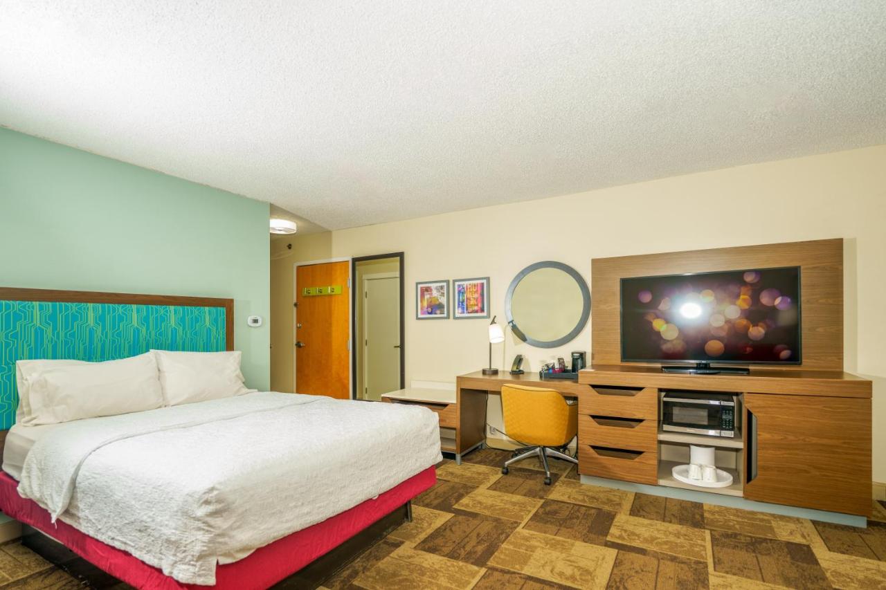 Deluxe Queen Room with Two Queen Beds - Non-Smoking at Hampton Inn Hutchinson