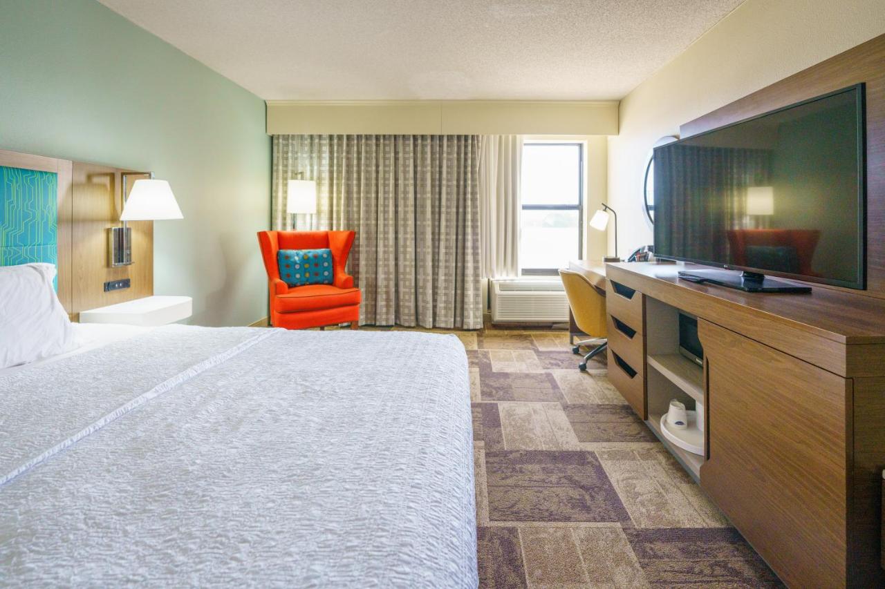 King Room - Disability Access/Non-Smoking at Hampton Inn Hutchinson