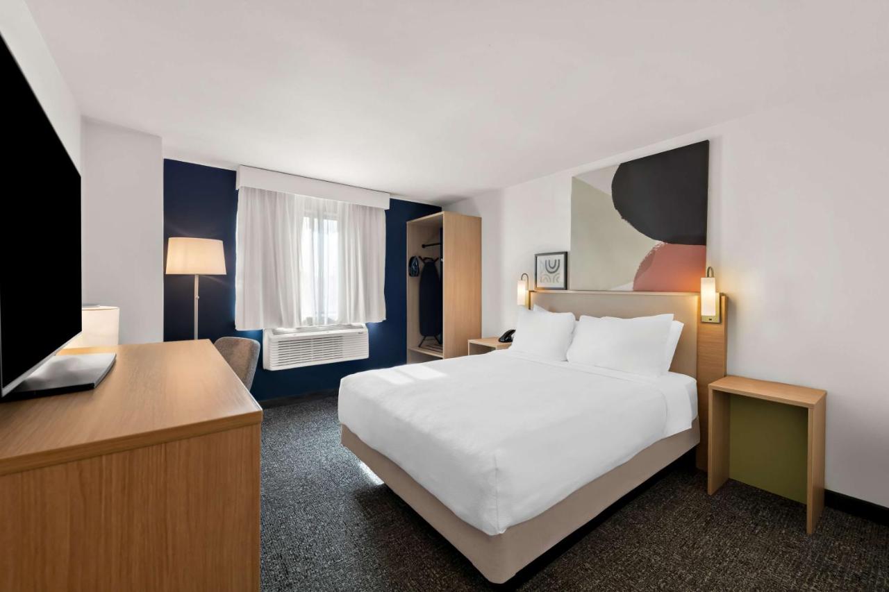 | Economy 7 Inn