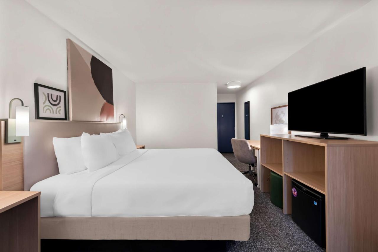 | Economy 7 Inn