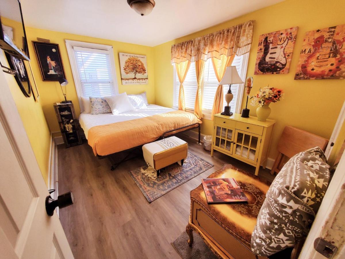 | Room in Guest room - Yellow Rm Dover- Del State, Bayhealth- Dov Base