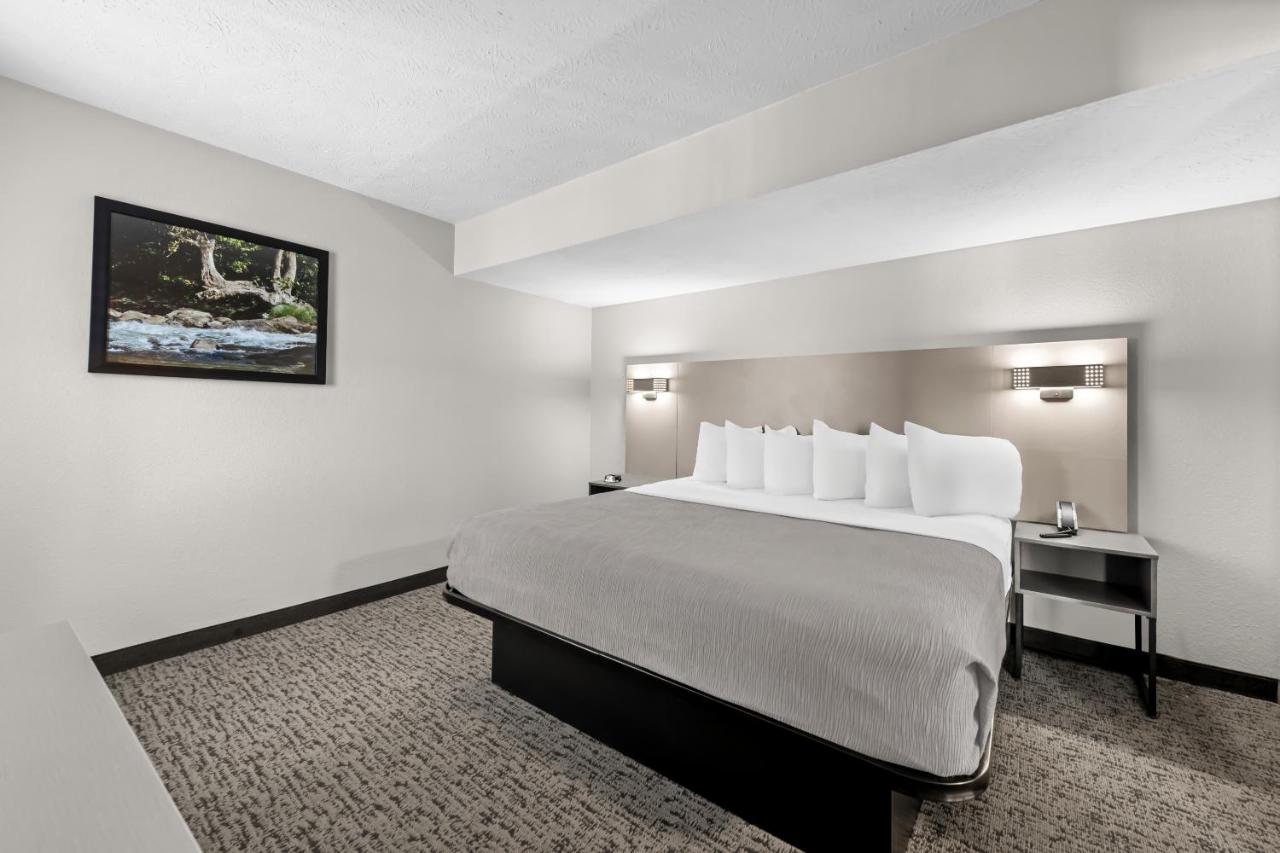 Suite with One King Bed and One Queen Bed - Non-Smoking at Quality Inn And Suites Dollywood