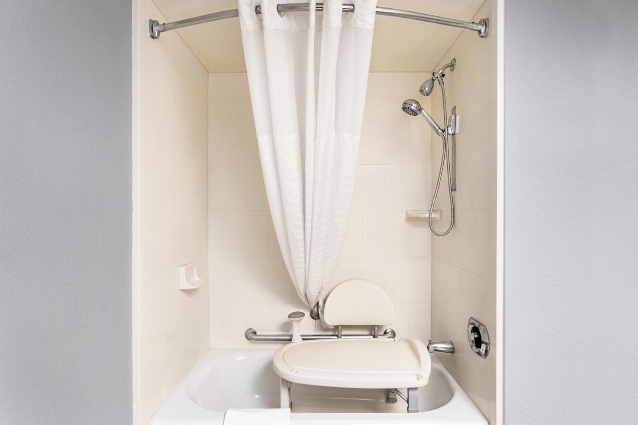 Queen Room - Mobility Access/Non-Smoking at AmericInn by Wyndham Madison West