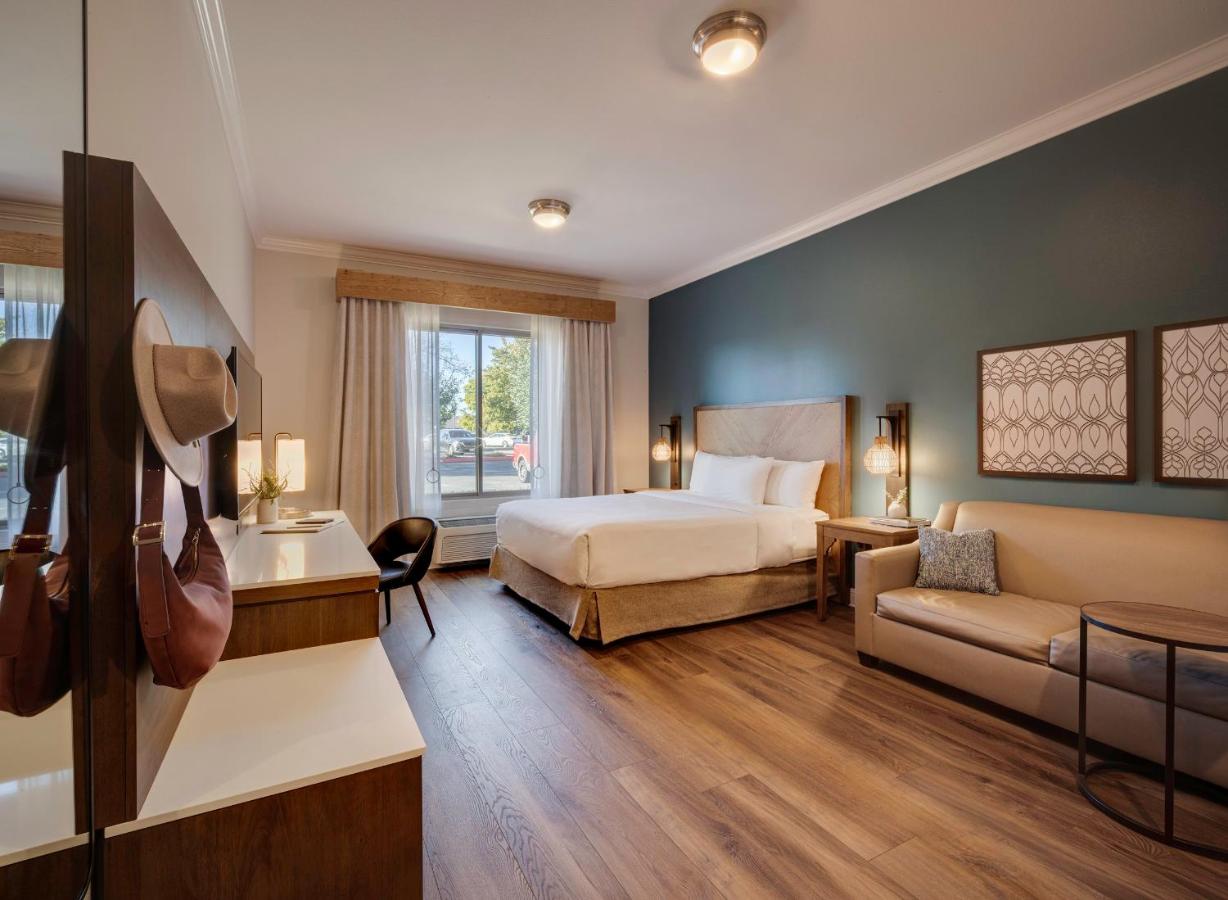 King Room with Sofa Bed - Disability Access at Ayres Hotel Chino Hills – Ontario