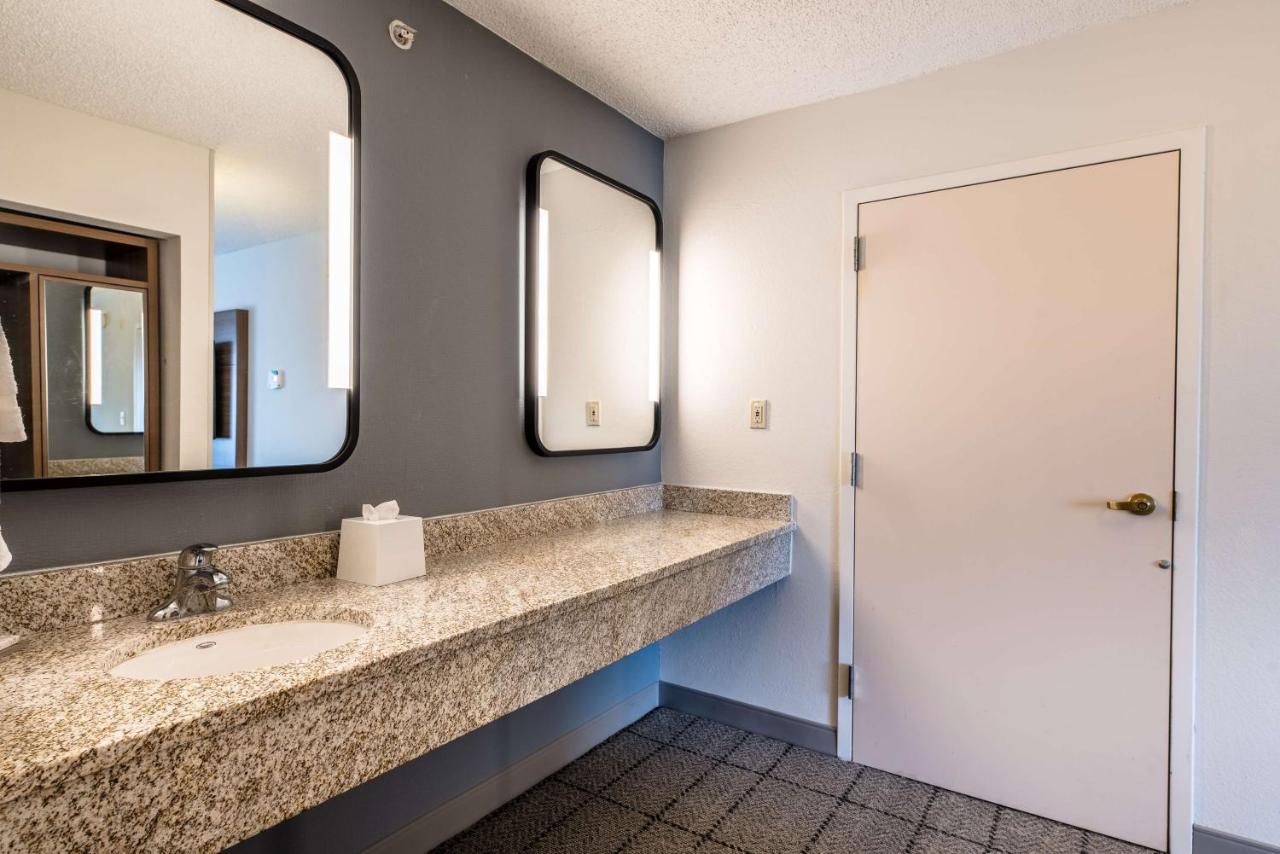 Suite at Sonesta Select Dallas Richardson