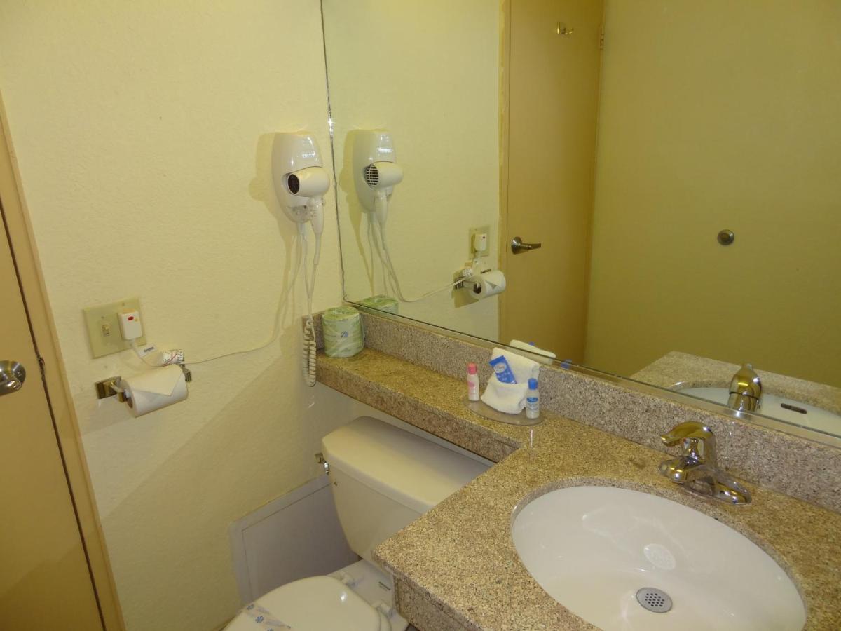 | Red Carpet Inn Newark - Irvington NJ