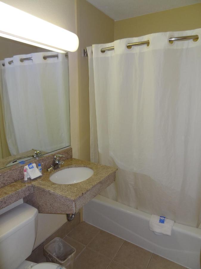  | Red Carpet Inn Newark - Irvington NJ