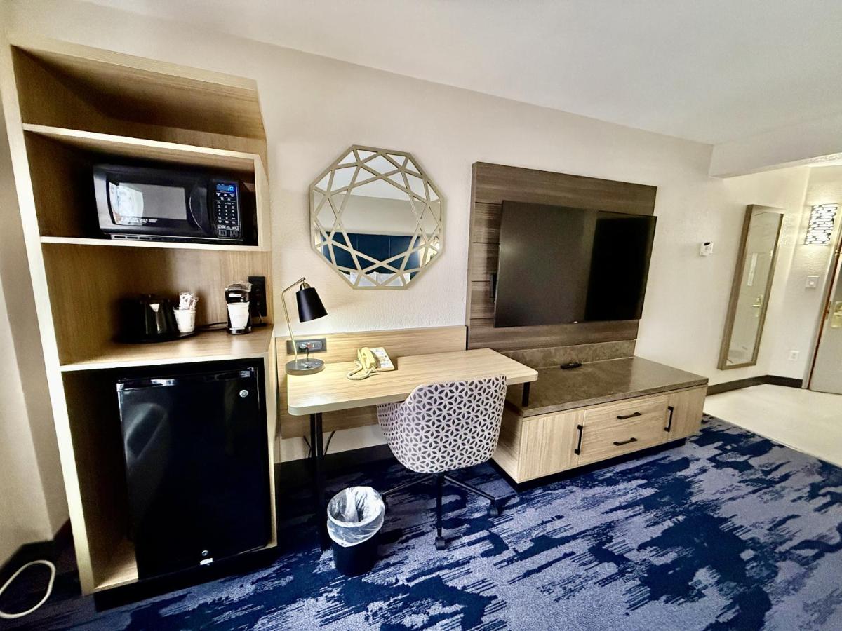Double Room with Two Double Beds at La Quinta Inn & Suites by Wyndham Austin Southwest