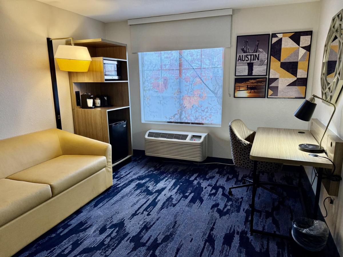 King Suite with Pool View - Non-Smoking at La Quinta Inn & Suites by Wyndham Austin Southwest