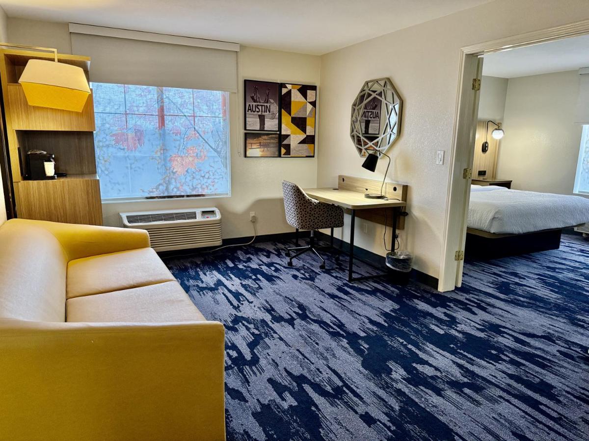 King Suite with Pool View - Non-Smoking at La Quinta Inn & Suites by Wyndham Austin Southwest