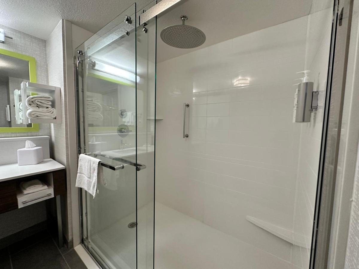 King Studio with Spa Bath - Non-Smoking at Hampton Inn & Suites Lathrop