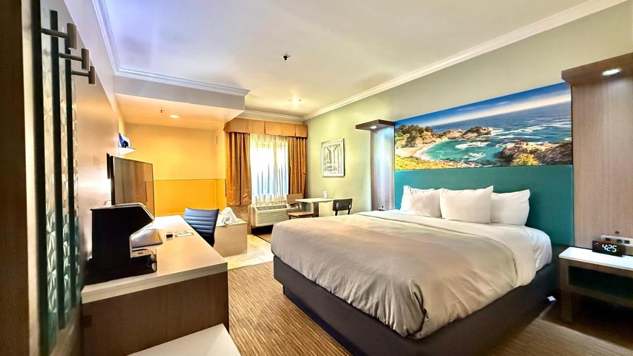 Deluxe Room, 1 King Bed, Accessible Tub, Non Smoking at Quality Inn & Suites Los Angeles Airport - Stadium District
