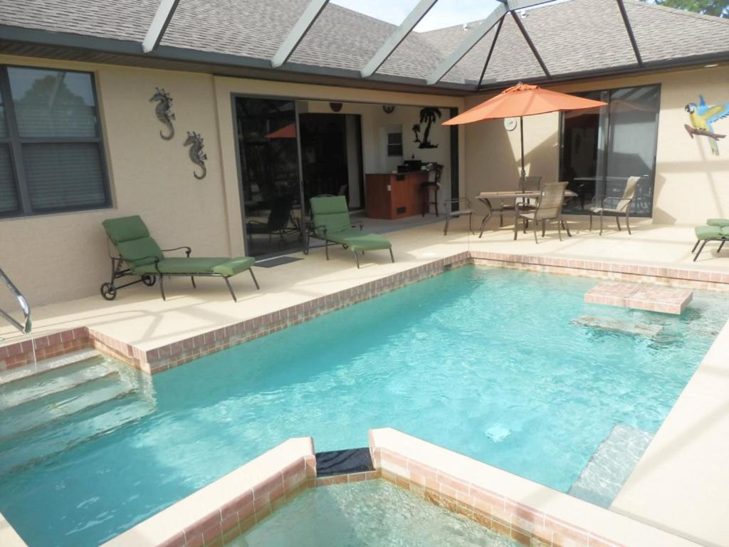 | Privacy in Paradise - Private Villa with heated pool and spa - sleeps 6