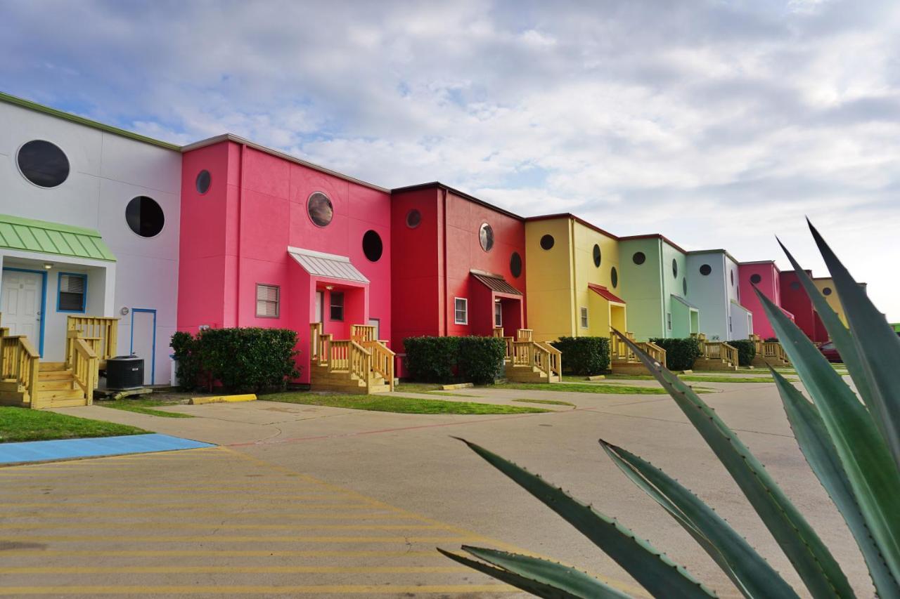  | Four Seasons on the Gulf