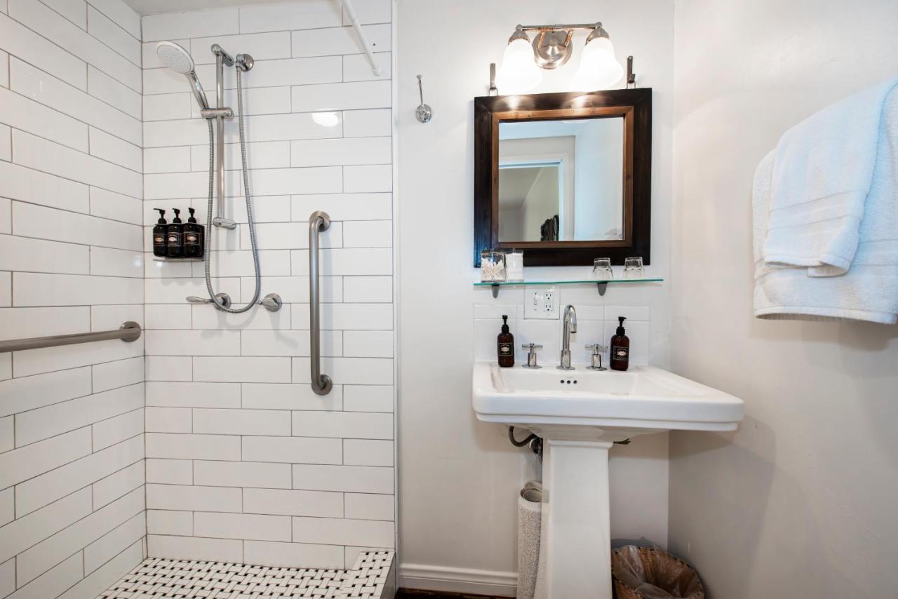 | Bath Street Inn