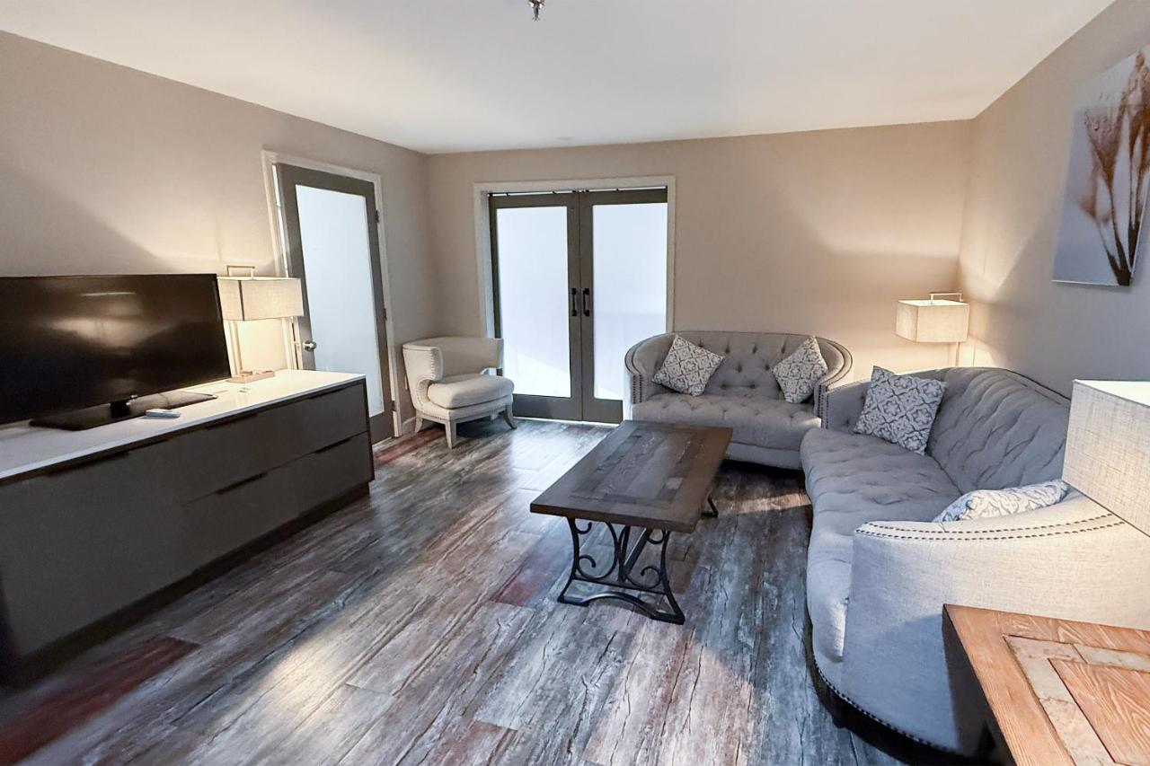 Deluxe King Suite at Empeiria High Sierra Hotel