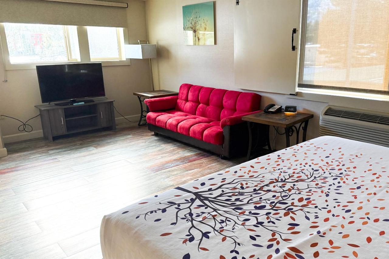 Deluxe King Suite at Empeiria High Sierra Hotel
