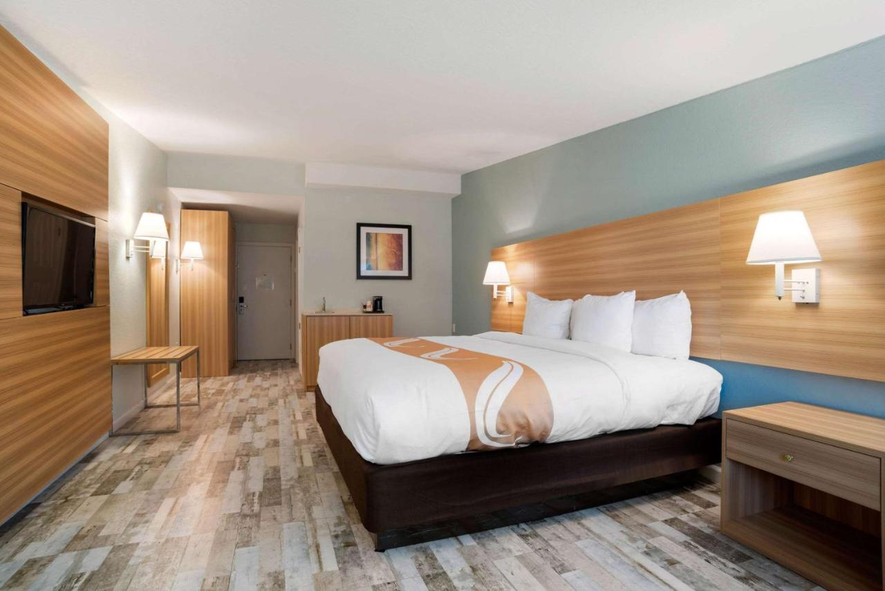 King Room Poolside - Non-Smoking at Quality Inn Fort Walton Beach - Destin West