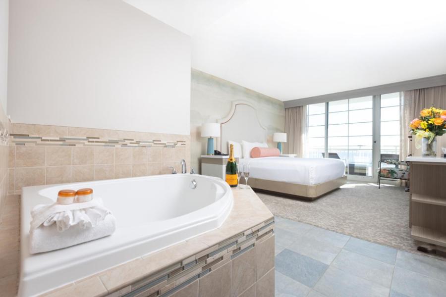 | Ocean Club Hotel