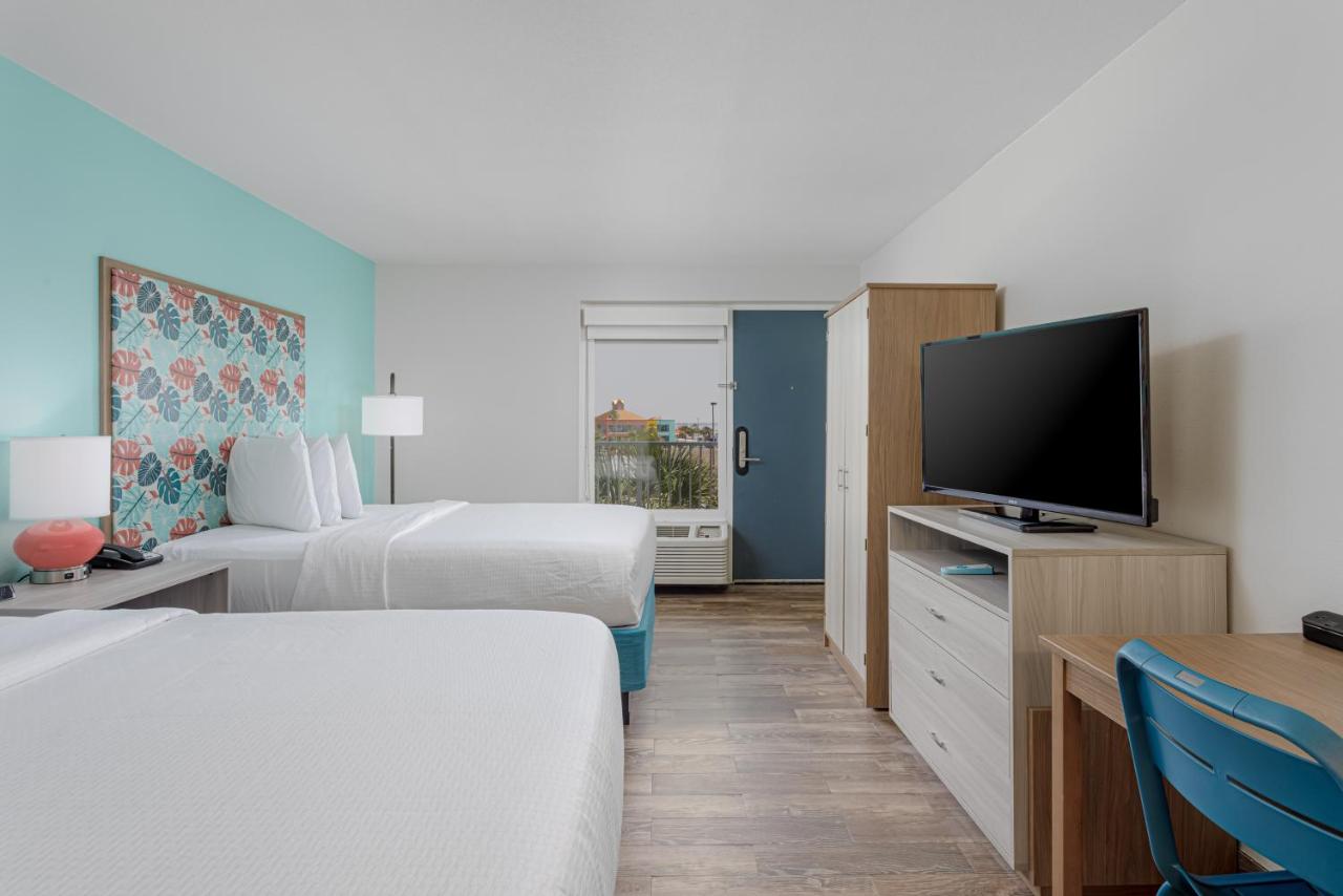 | Surf & Sand Hotel