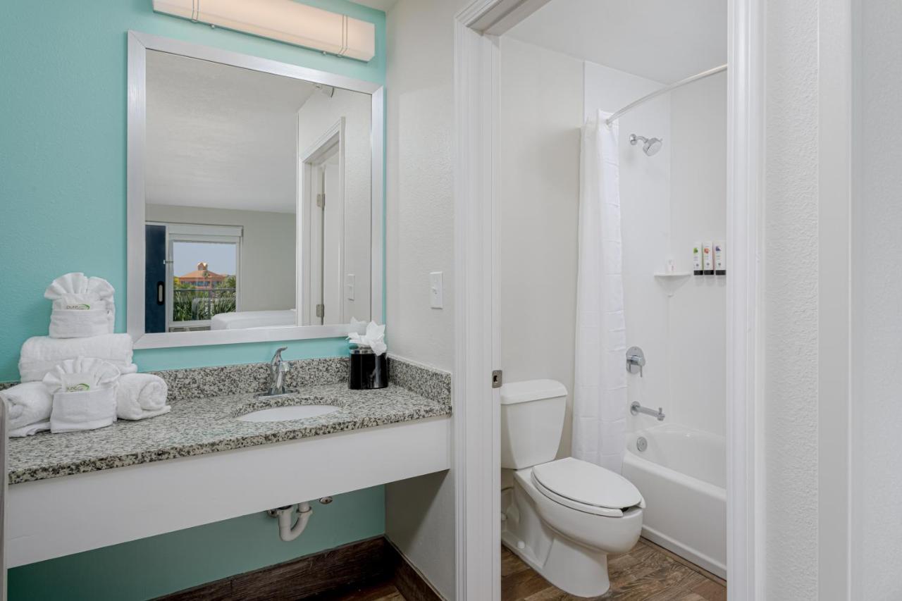 | Surf & Sand Hotel