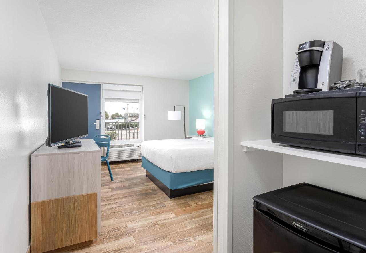 | Surf & Sand Hotel