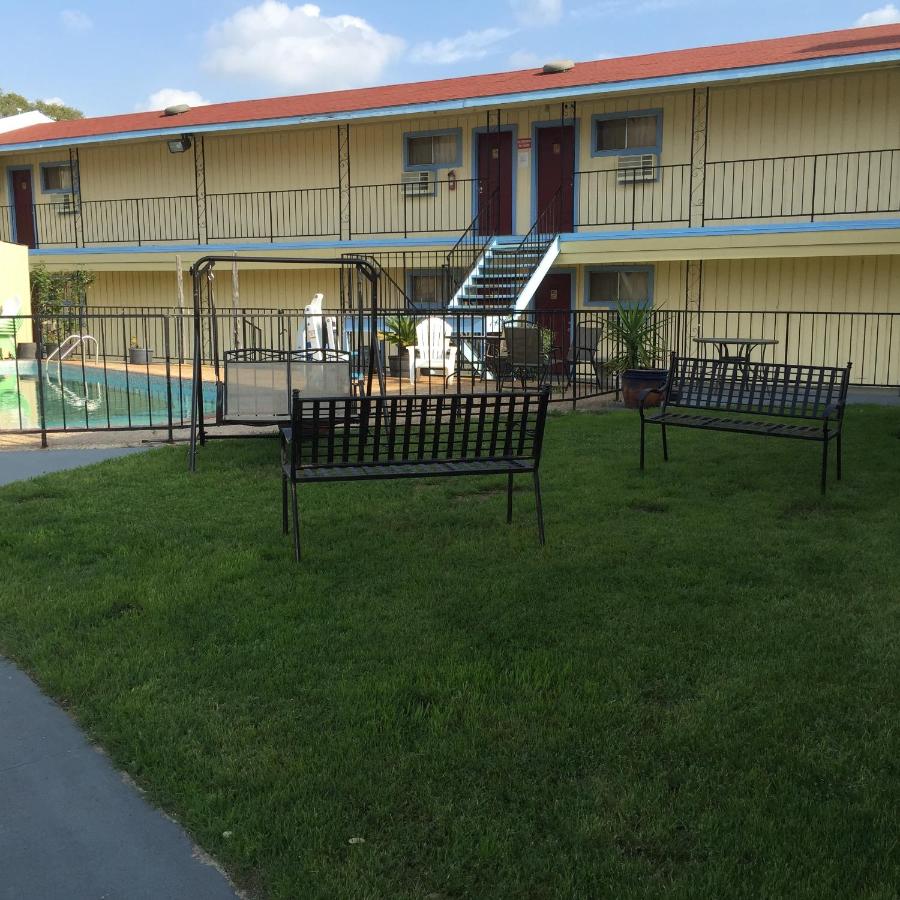  | Hill Country Inn
