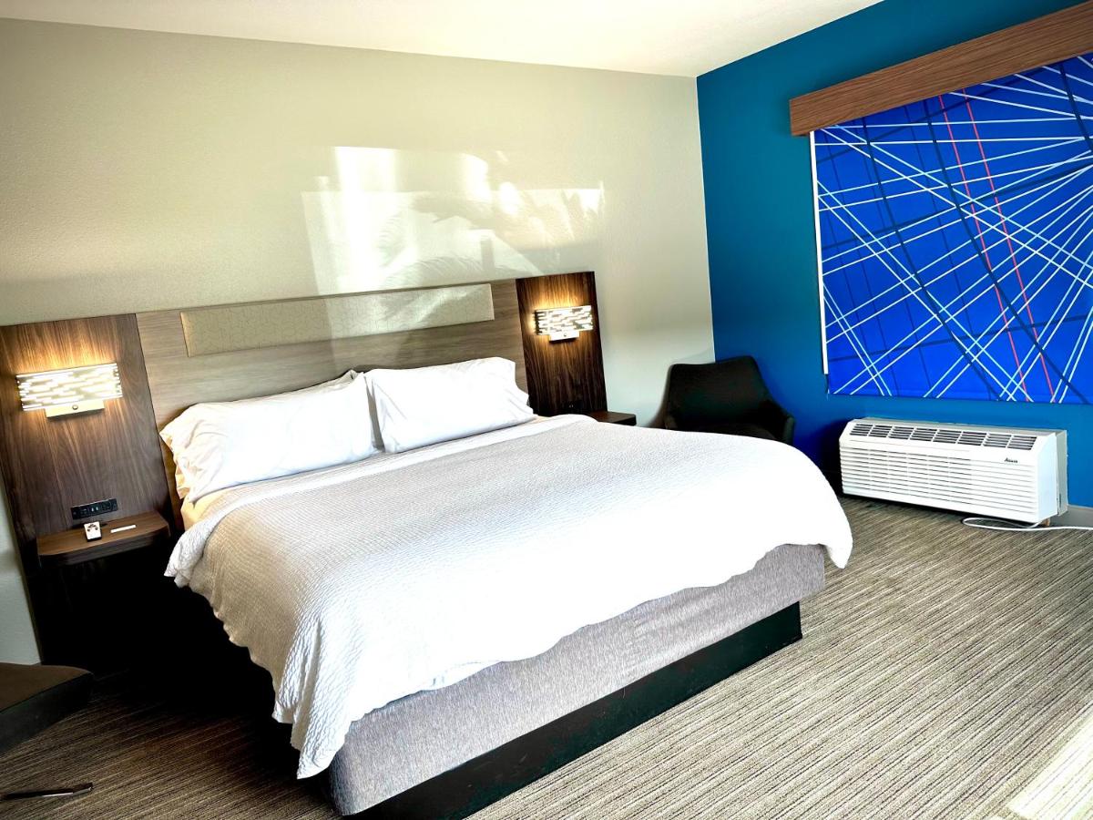  | Holiday Inn Express Hotel & Suites Hinesville, an IHG Hotel