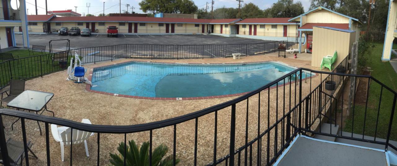  | Hill Country Inn
