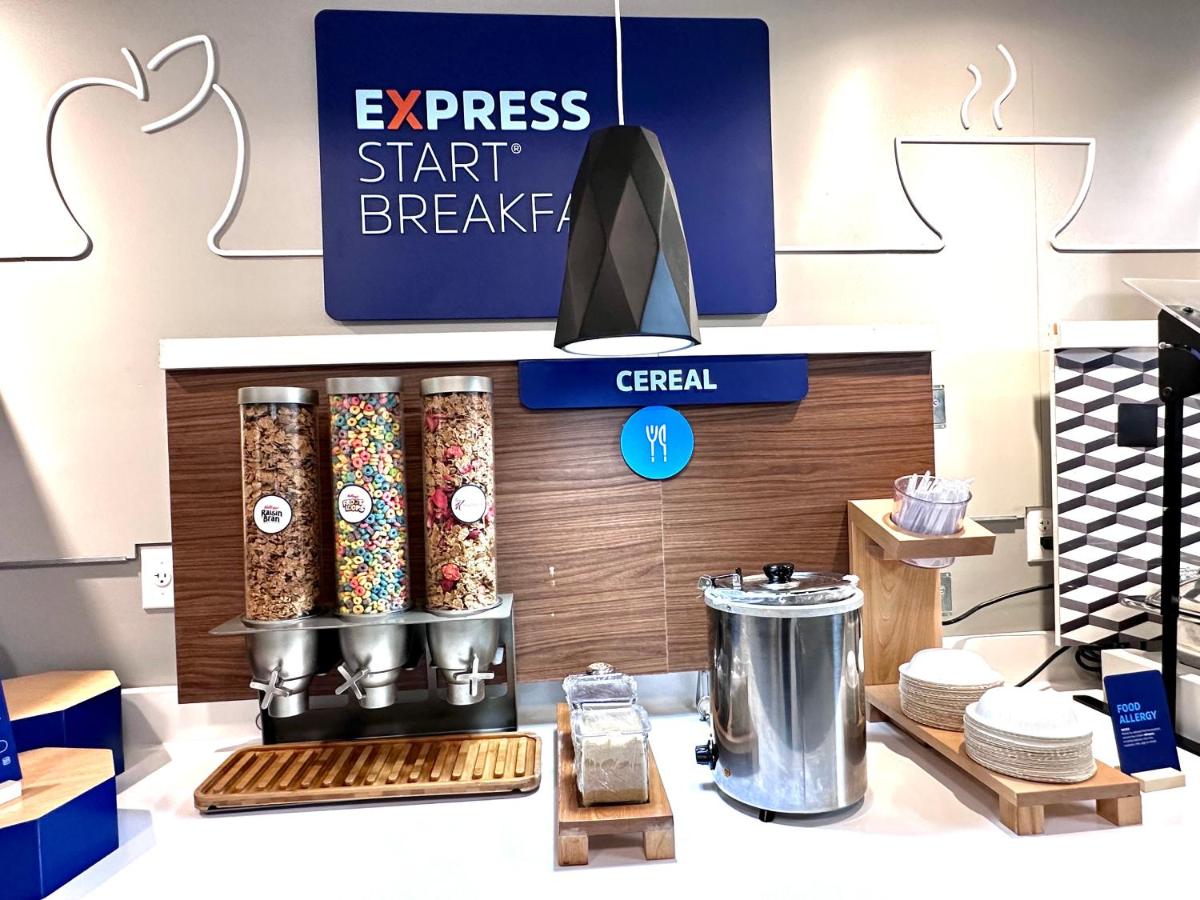  | Holiday Inn Express Hotel & Suites Hinesville, an IHG Hotel