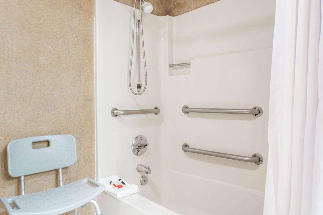 | Days Inn by Wyndham Westminster