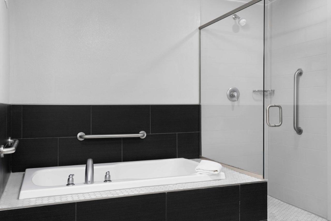 | Hampton Inn Stafford / Quantico-Aquia