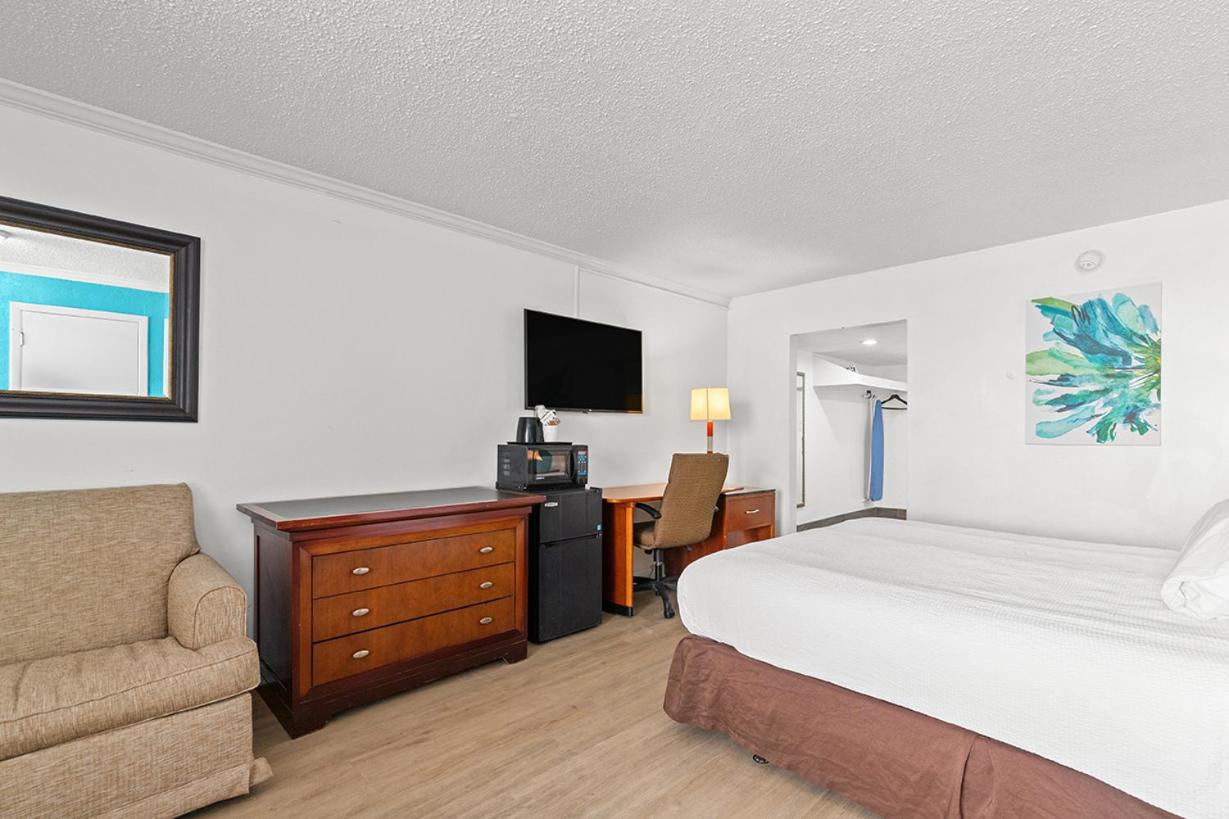 King Room at The Reef at Seahaven Beach Resorts