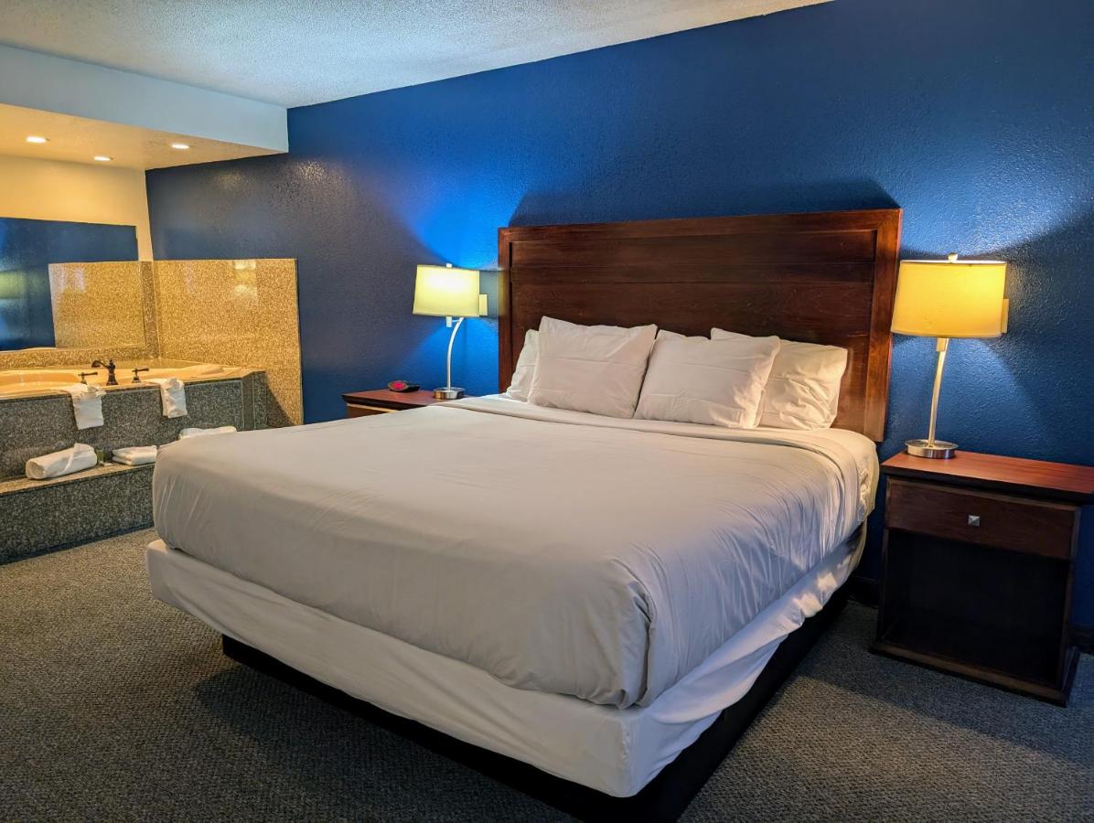 King Suite - Non-Smoking at Travelodge by Wyndham Enid
