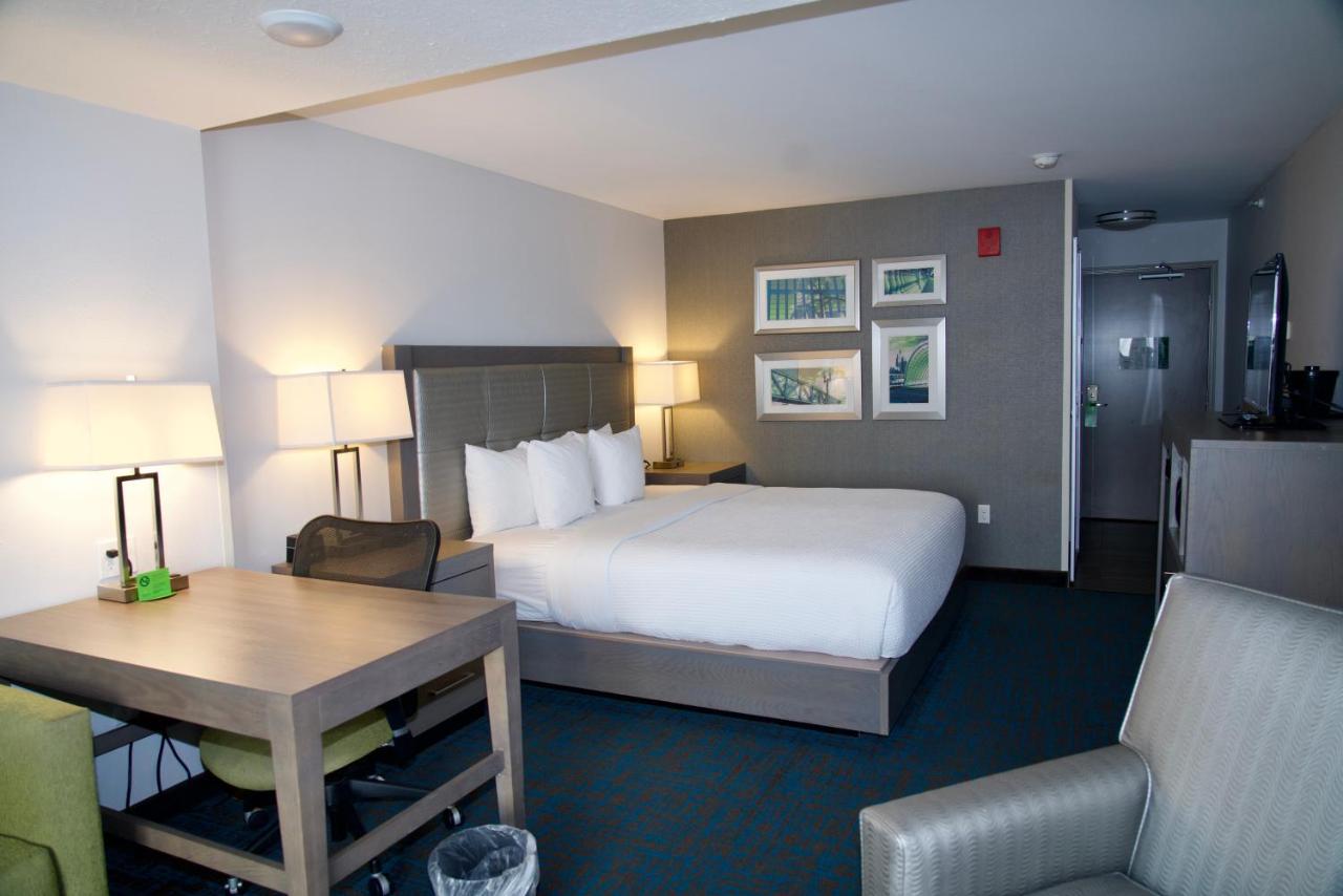 Deluxe Studio King Room - Non-Smoking at La Quinta Inn & Suites by Wyndham St. Paul-Woodbury