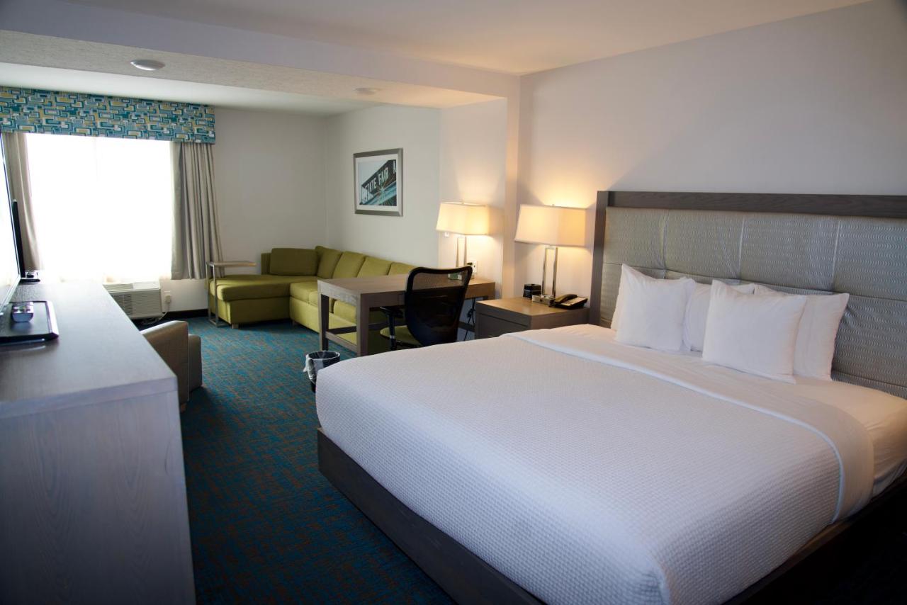 Deluxe Studio King Room - Non-Smoking at La Quinta Inn & Suites by Wyndham St. Paul-Woodbury