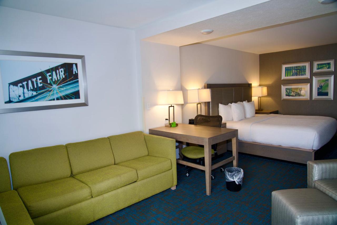 Deluxe Studio King Room - Non-Smoking at La Quinta Inn & Suites by Wyndham St. Paul-Woodbury