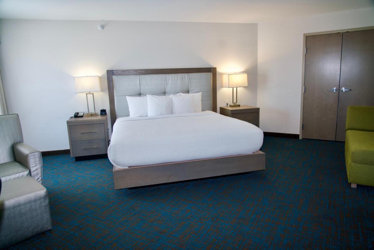 Deluxe One-Bedroom King Suite - Non-Smoking at La Quinta Inn & Suites by Wyndham St. Paul-Woodbury