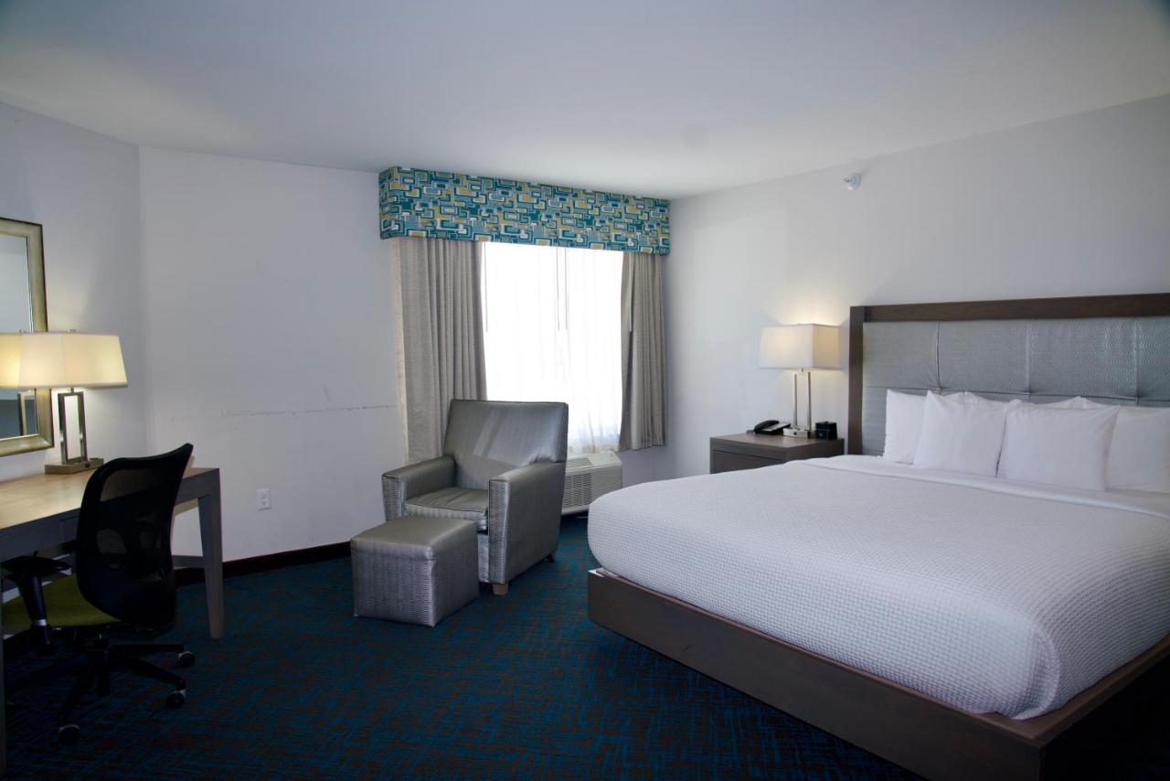 Deluxe One-Bedroom King Suite - Non-Smoking at La Quinta Inn & Suites by Wyndham St. Paul-Woodbury