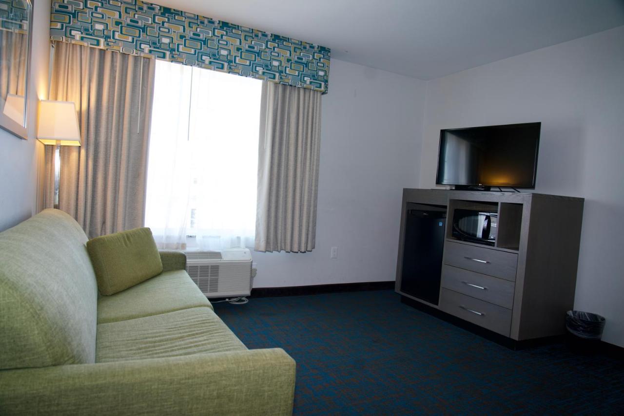 Deluxe One-Bedroom King Suite - Non-Smoking at La Quinta Inn & Suites by Wyndham St. Paul-Woodbury