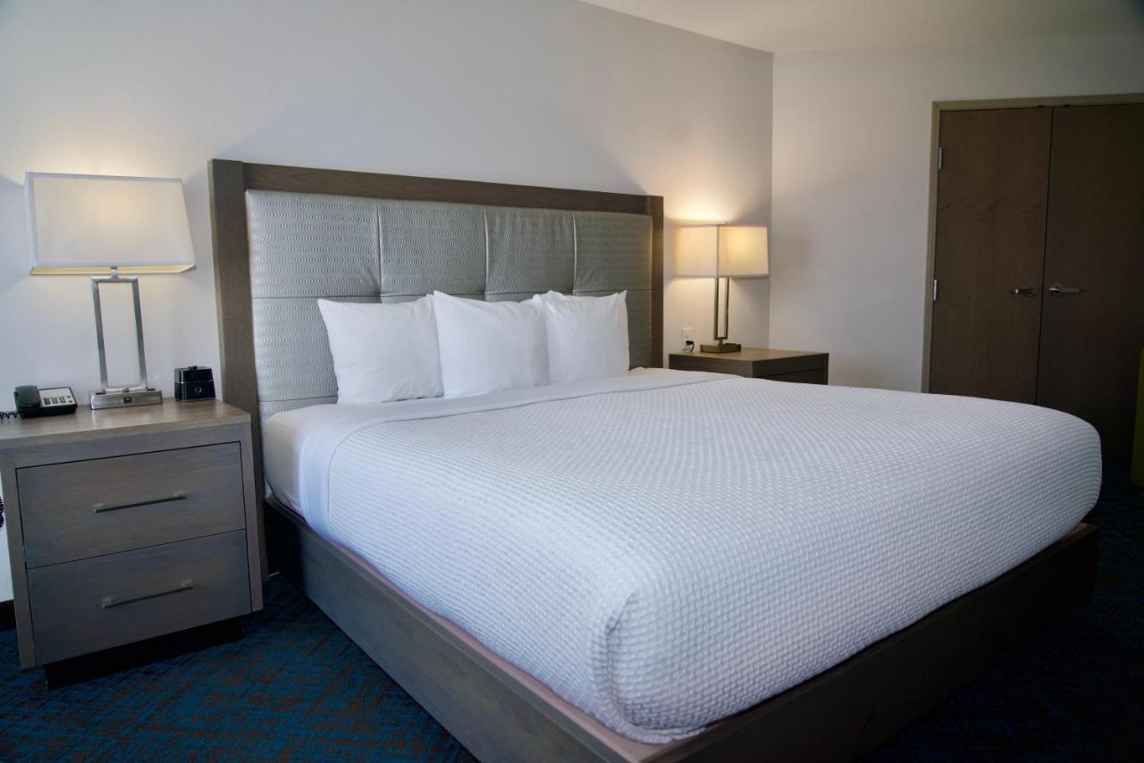 Deluxe One-Bedroom King Suite - Non-Smoking at La Quinta Inn & Suites by Wyndham St. Paul-Woodbury