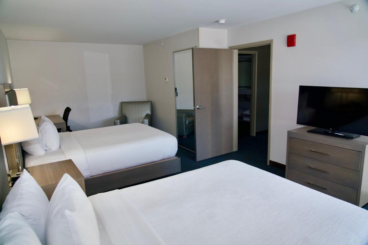 One Bedrooms Suite With Two Queen Beds - Non-Smoking at La Quinta Inn & Suites by Wyndham St. Paul-Woodbury