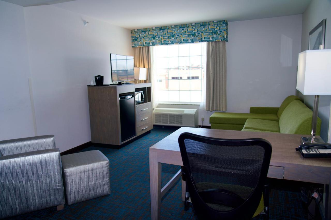 One Bedrooms Suite With Two Queen Beds - Non-Smoking at La Quinta Inn & Suites by Wyndham St. Paul-Woodbury