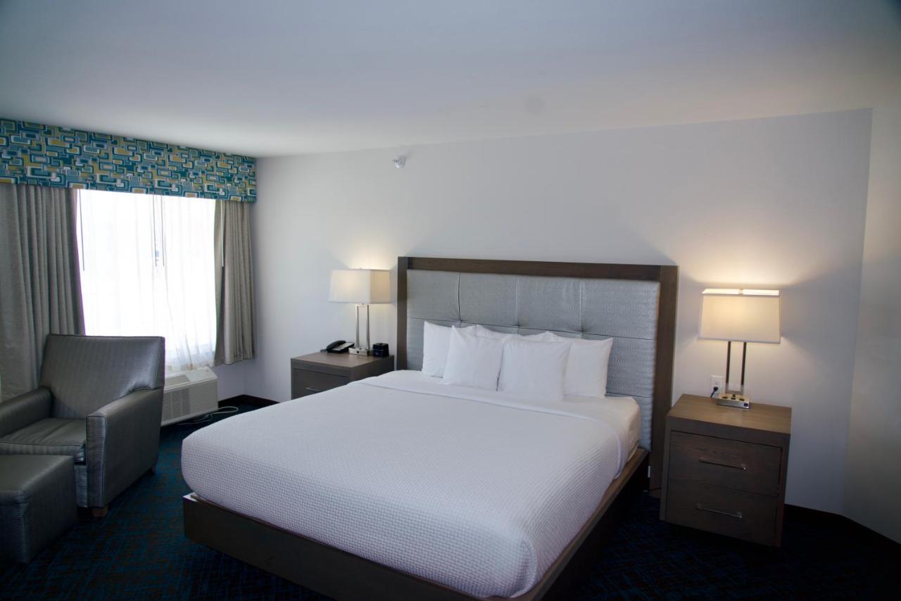 Deluxe One-Bedroom King Suite - Non-Smoking at La Quinta Inn & Suites by Wyndham St. Paul-Woodbury