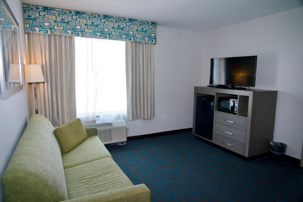 Deluxe One-Bedroom King Suite - Non-Smoking at La Quinta Inn & Suites by Wyndham St. Paul-Woodbury
