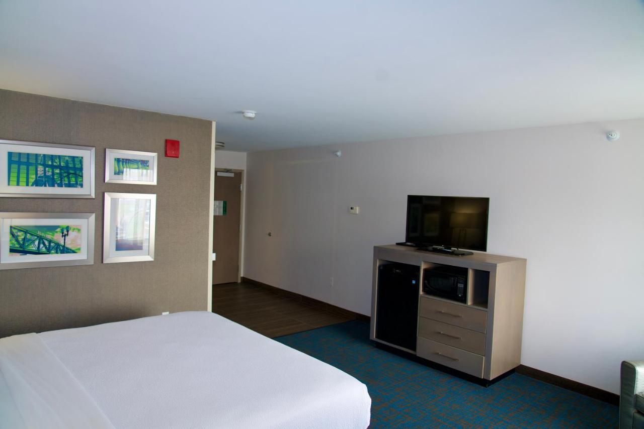 Deluxe Studio King Room - Non-Smoking at La Quinta Inn & Suites by Wyndham St. Paul-Woodbury