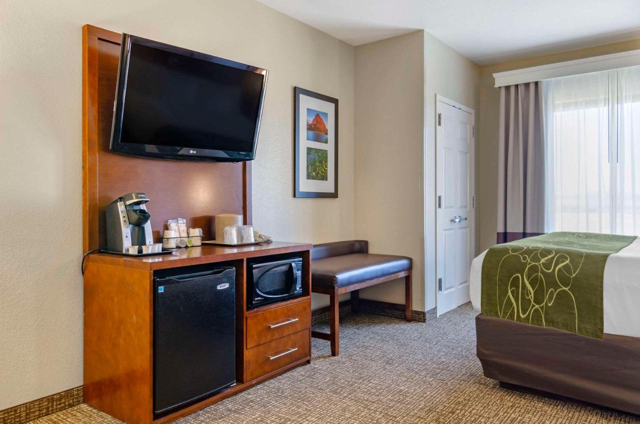 Suite with King Bed at Comfort Suites Helena Airport